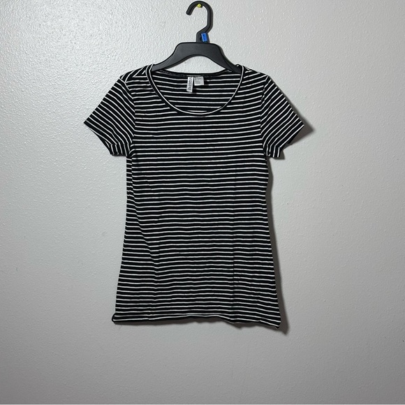 Divided‎ by H&M Women stripe Black t-shirt size small - Picture 1 of 6